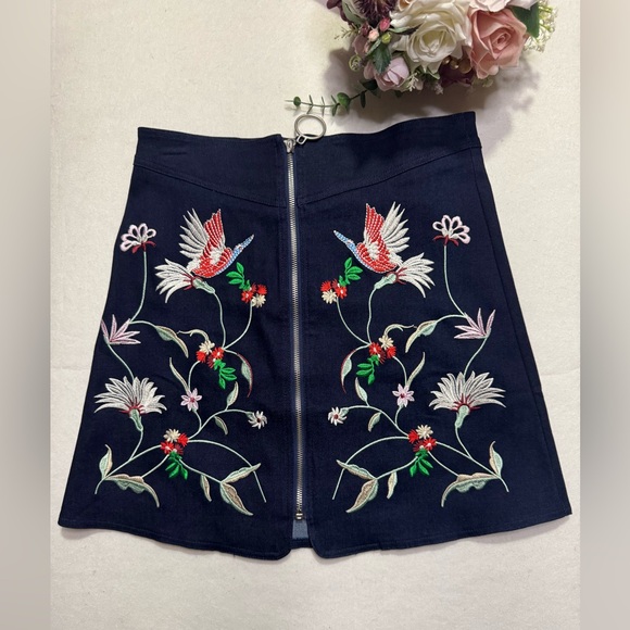 NWOT OOBER SWANK Embroidered Floral bird Denim Mini Skirt - Picture 2 of 8
